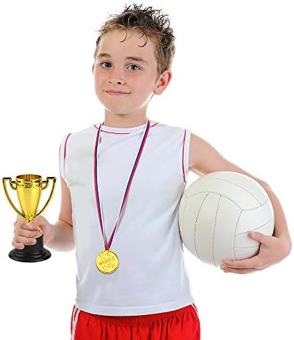 FEPİTO 30 Adet Kupa Madalya Seti 10 Adet Altın Plastik Kupa Bardak ve 20 Adet Kazanan Madalya Çocuk Parti Spor Ödülleri