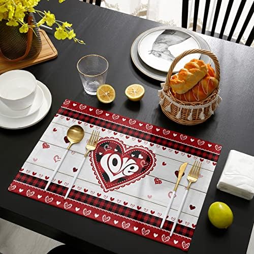 Sevgililer Placemats Yemek masası için 6 Set, Gün Aşk Kalp Kırmızı Buffalo Kontrol Ekose Ahşap Tahta üzerinde yıkanabilir Çiftlik