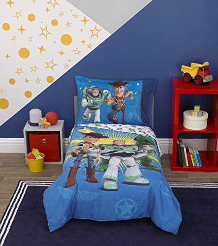 Disney Toy Story 4-Blue, Green, Yellow Toys in Action 4Piece Yürümeye Başlayan Çocuk Yatak Seti-Yorgan, Düz Üst Tabaka, Gömme