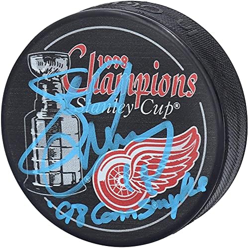 Steve Yzerman Detroit Red Wings İmzalı 1998 Stanley Kupası Şampiyonları Logo Hokey Diski1998 Conn Smythe Yazıtlı-İmzalı NHL Diskleri